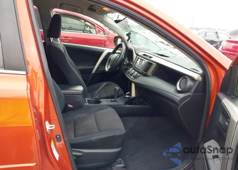 2015 Toyota Rav4 Le z USA, uszkodzony, nr VIN JTMBFREV6FJ024516